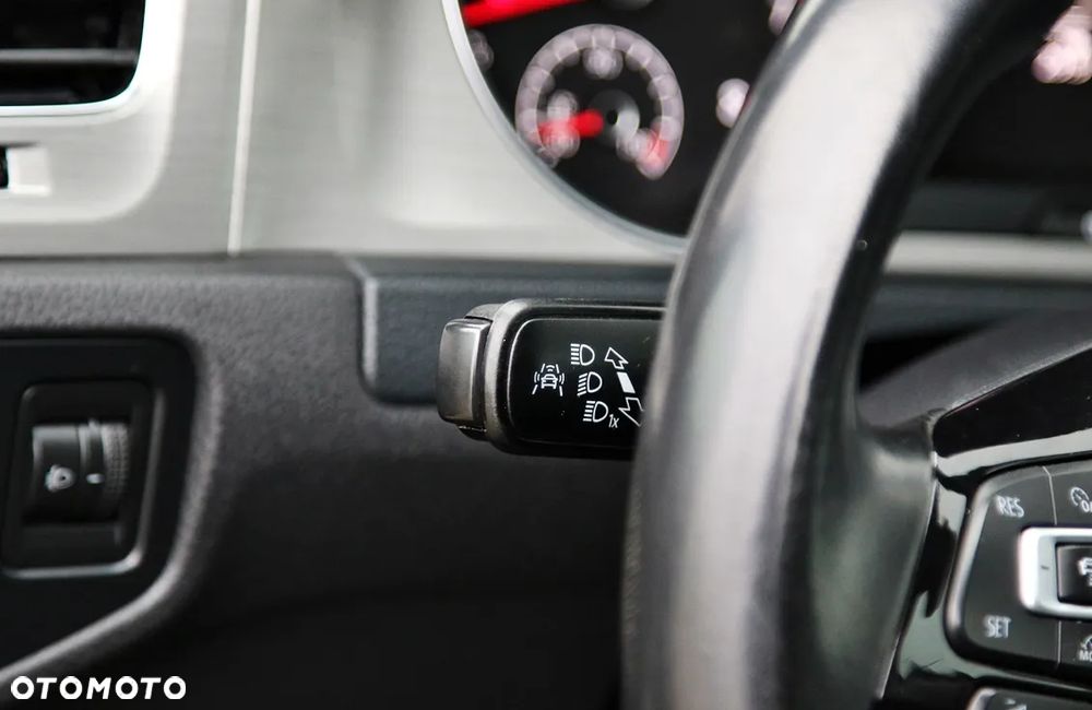 Volkswagen Golf - 24