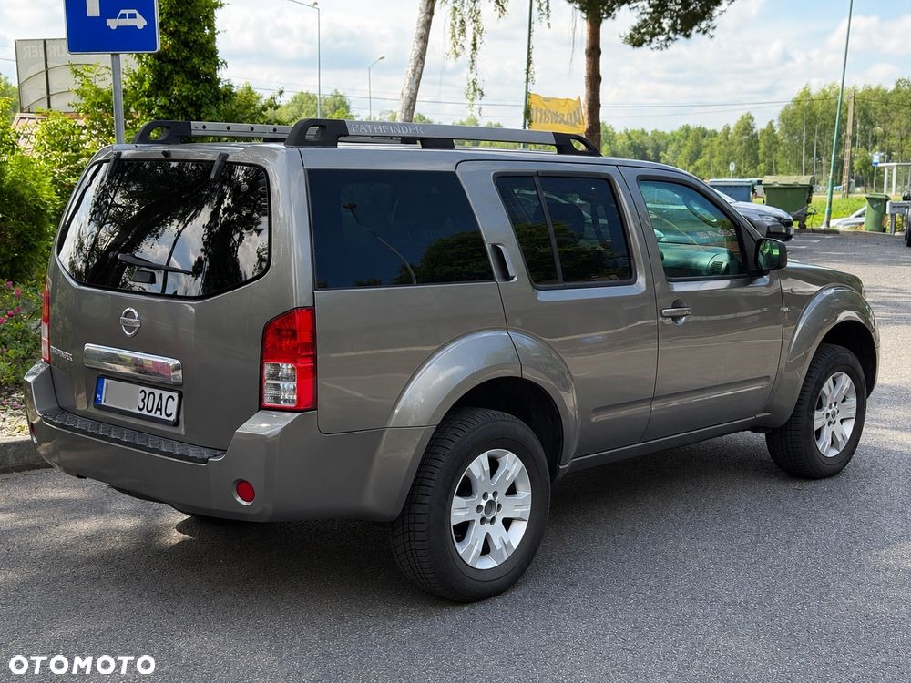 Nissan Pathfinder 2.5 D XE - 4