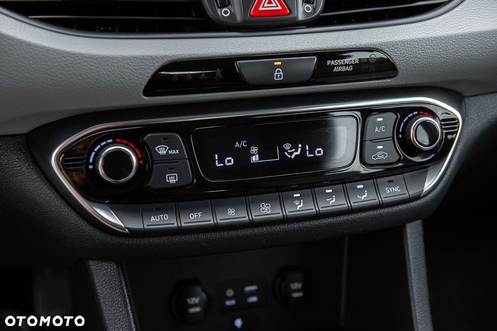 Hyundai i30 1.4 T-GDI Premiere Luxury - 21