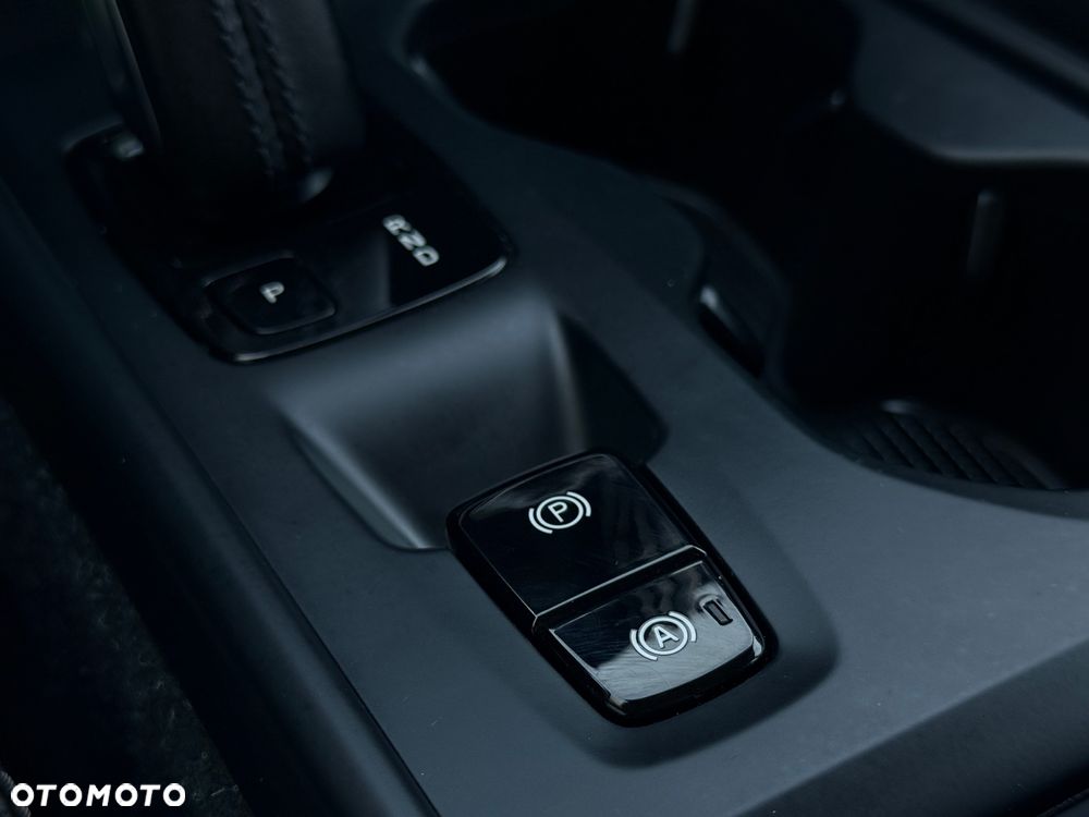 Volvo XC 40 D4 AWD Geartronic Momentum Pro - 19