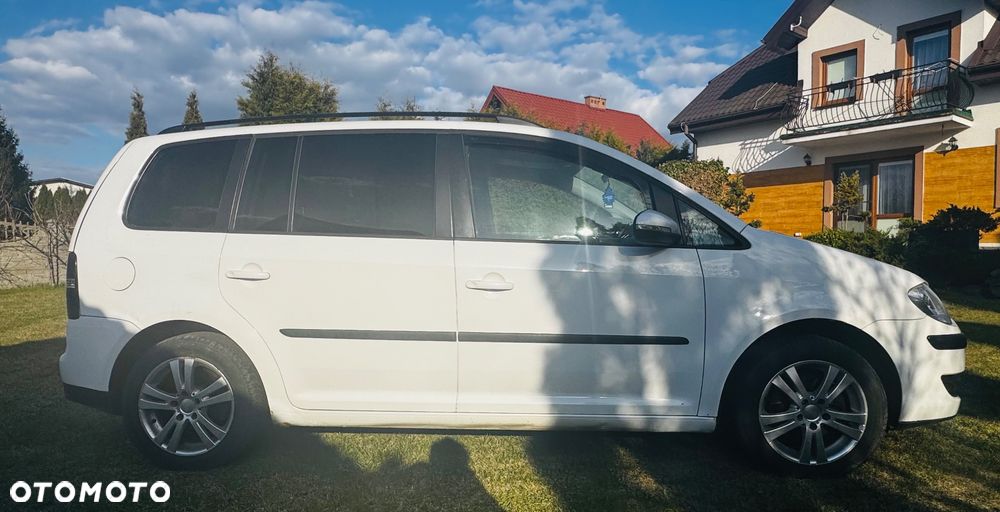 Volkswagen Touran - 4