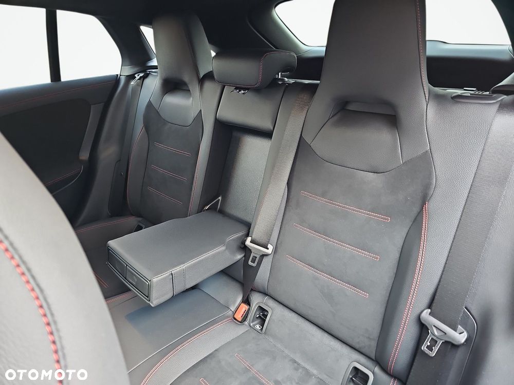 Mercedes-Benz CLA 200 AMG Line 7G-DCT - 12