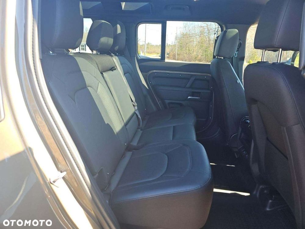 Land Rover Defender - 11
