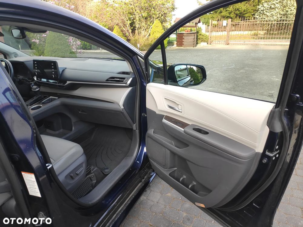 Toyota Sienna - 15