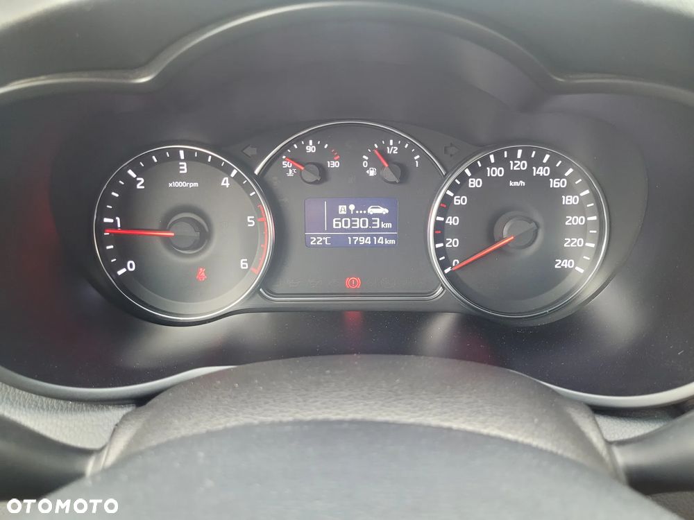 Kia Carens 1.7 CRDi 141 Dream Team Edition - 9