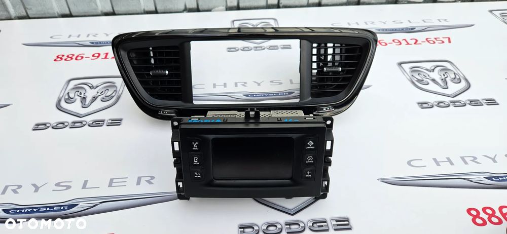Chrysler Pacifica 2016- Ramka wyświetlacza radia Dekor Kratki środkowe nawiewu 625678007 - 8