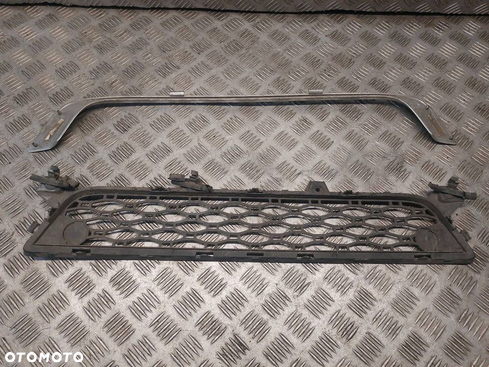 KRATKA ZDERZAKA PRZÓD ŚRODKOWA VOLVO XC60 I 31290429 30763423 - 4
