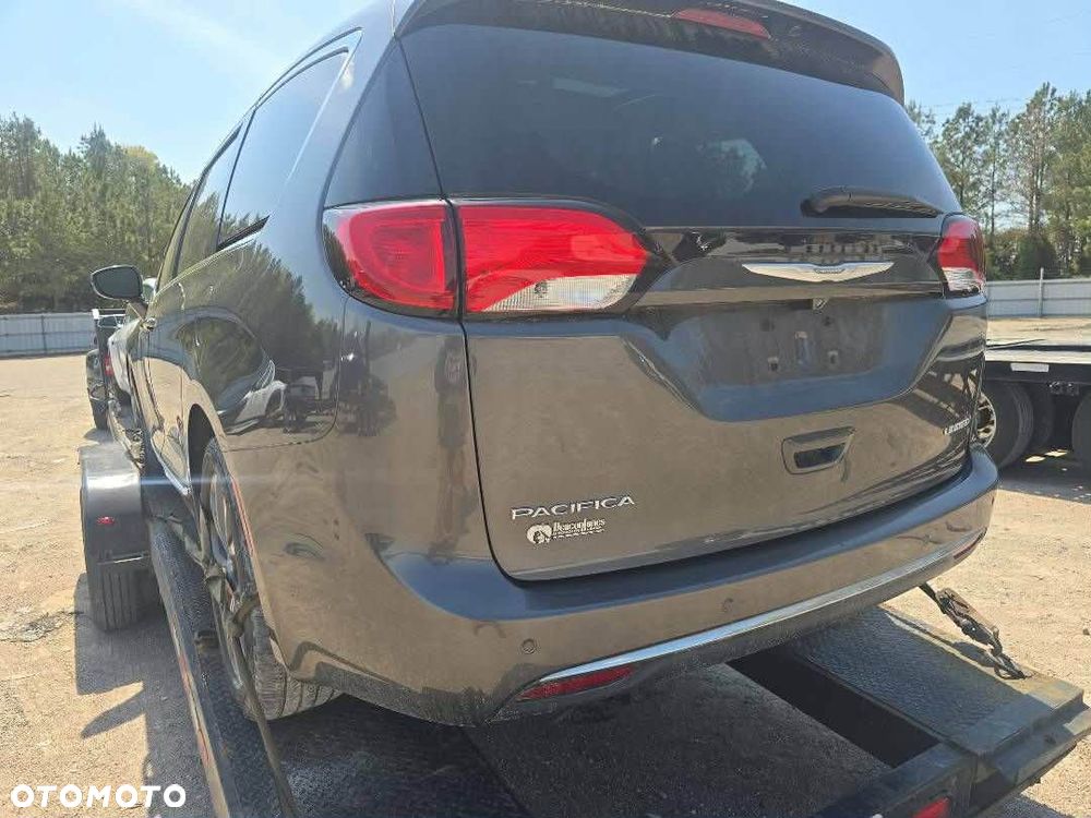 Chrysler Pacifica - 9