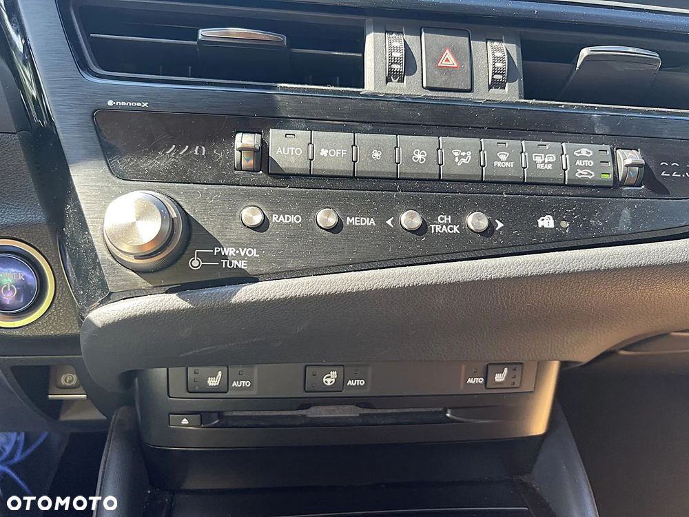 Lexus ES 300h Business Edition - 5