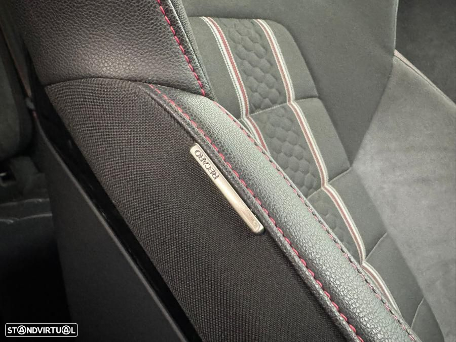 VW Golf 2.0 TSI GTI DSG - 42