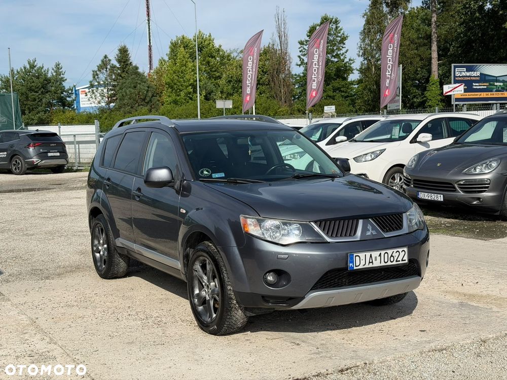 Mitsubishi Outlander - 2