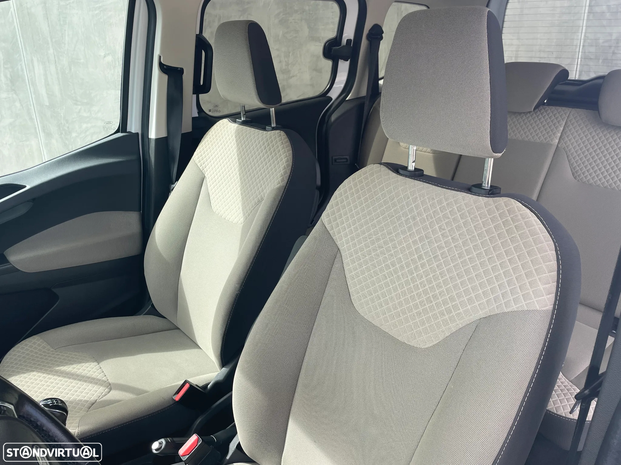 Ford Tourneo Courier 1.0 EcoBoost Ambiente - 6