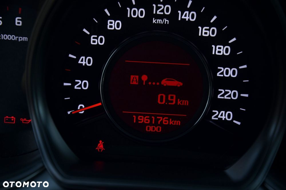 Kia Ceed - 33