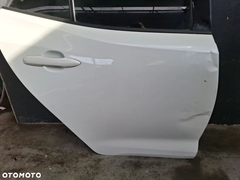 TOYOTA COROLLA E21 DRZWI PRAWE TYŁ - 2