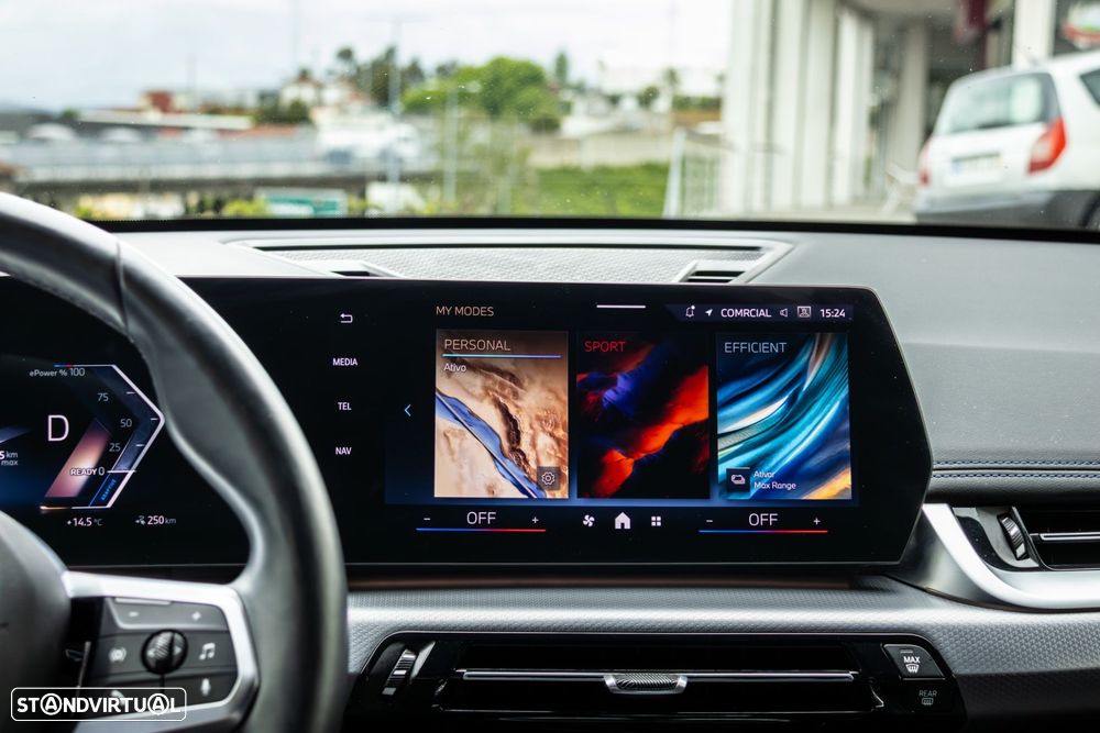 BMW iX1 eDrive20 Pack Desportivo M - 35