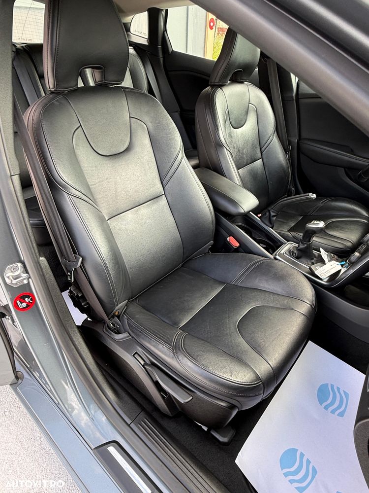 Volvo V40 D4 Inscription - 20