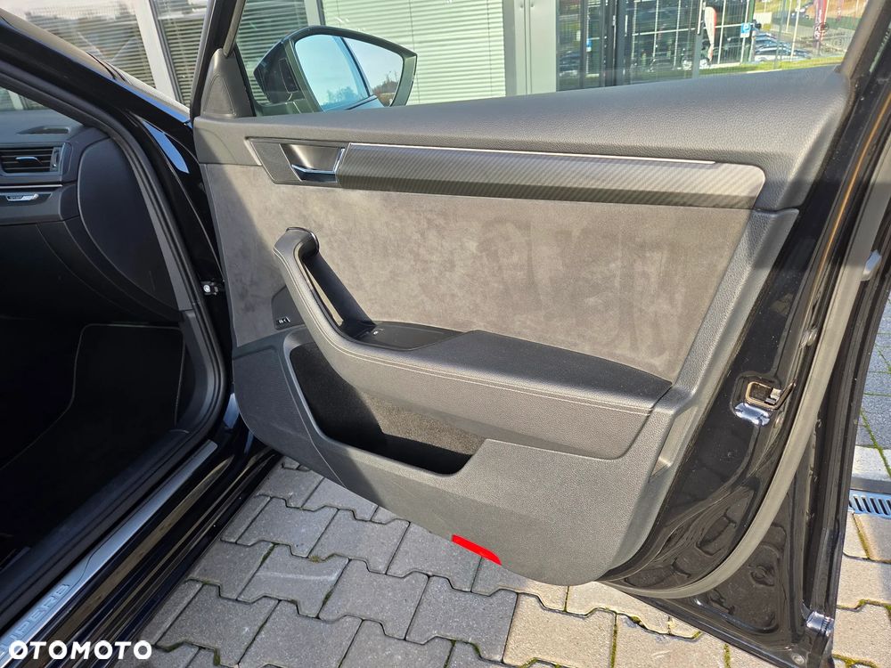 Skoda Superb 2.0 TDI SCR 4x4 Sportline DSG - 20