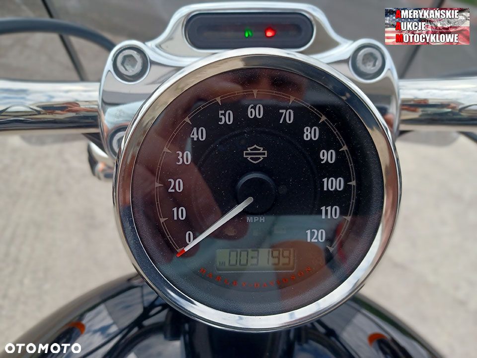 Harley-Davidson Sportster Custom 1200C - 13