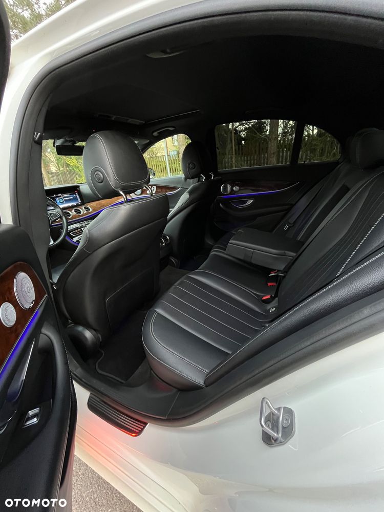 Mercedes-Benz Klasa E 300 9G-TRONIC AMG Line - 9