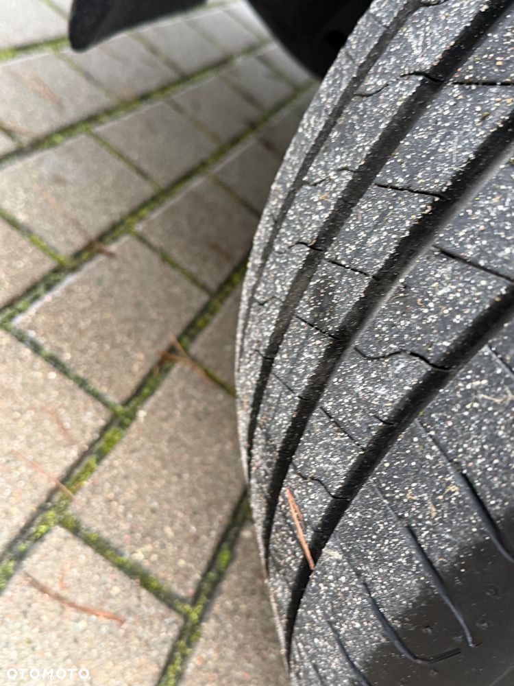 Ford Kuga 2.0 TDCi 2x4 Titanium - 13