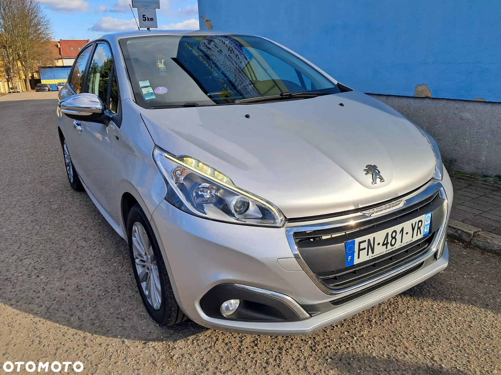 Peugeot 208 - 5