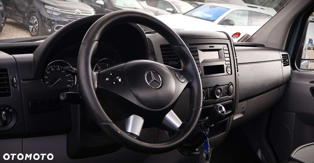 Mercedes-Benz Sprinter - 10