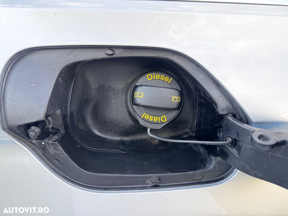 Volkswagen Passat 2.0 TDI Comfortline - 14