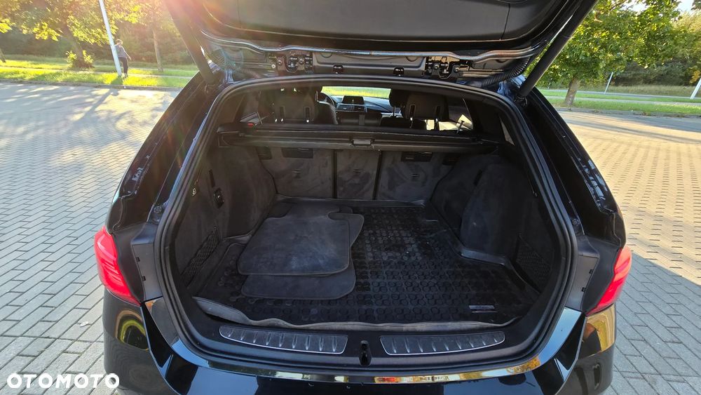 BMW Seria 3 320d M Sport - 12