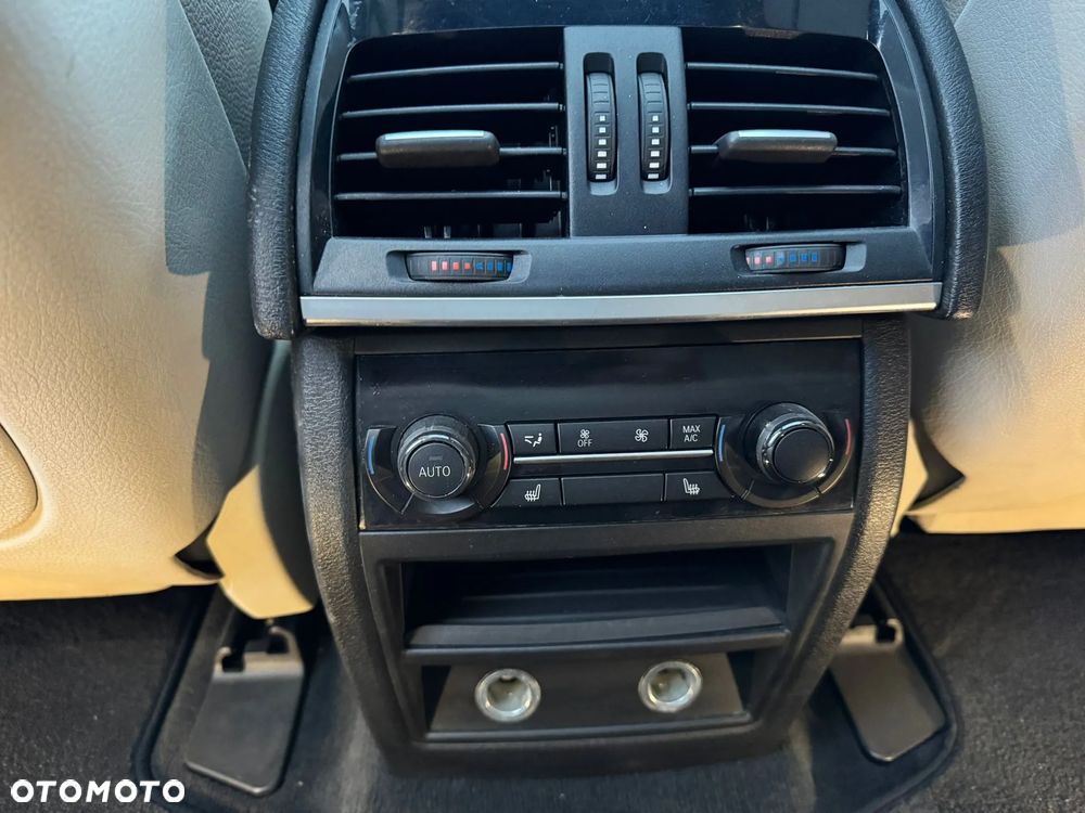 BMW X5 xDrive50i Sport-Aut - 28