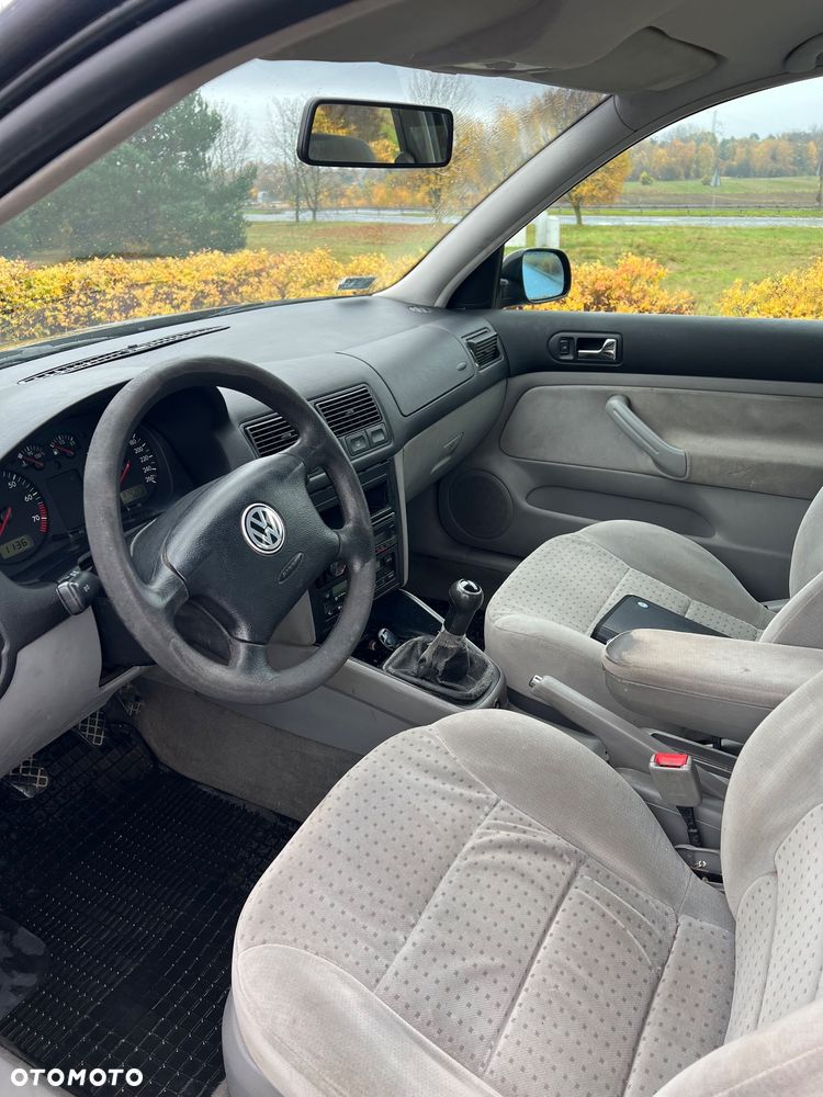 Volkswagen Golf 1.6 - 7