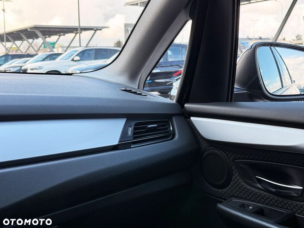 BMW Seria 2 218d - 10