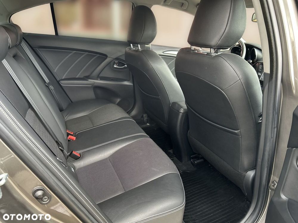 Toyota Avensis - 23