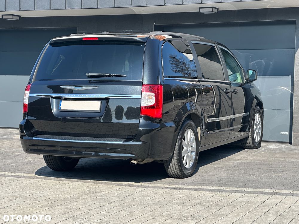 Chrysler Town & Country - 9