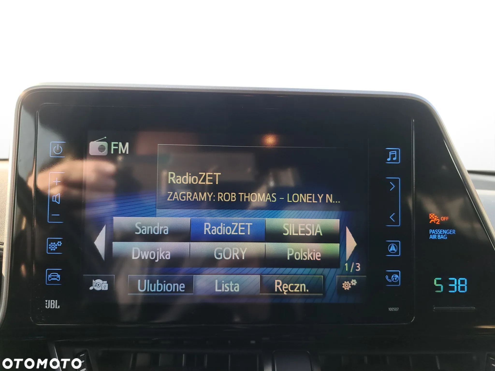 Toyota C-HR 1.8 Hybrid Neon Lime powered by JBL - 12