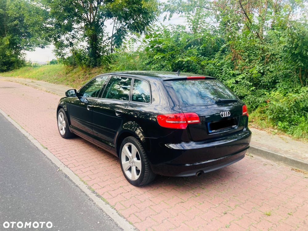 Audi A3 Sportback 1.6 TDI DPF S tronic Ambiente - 2