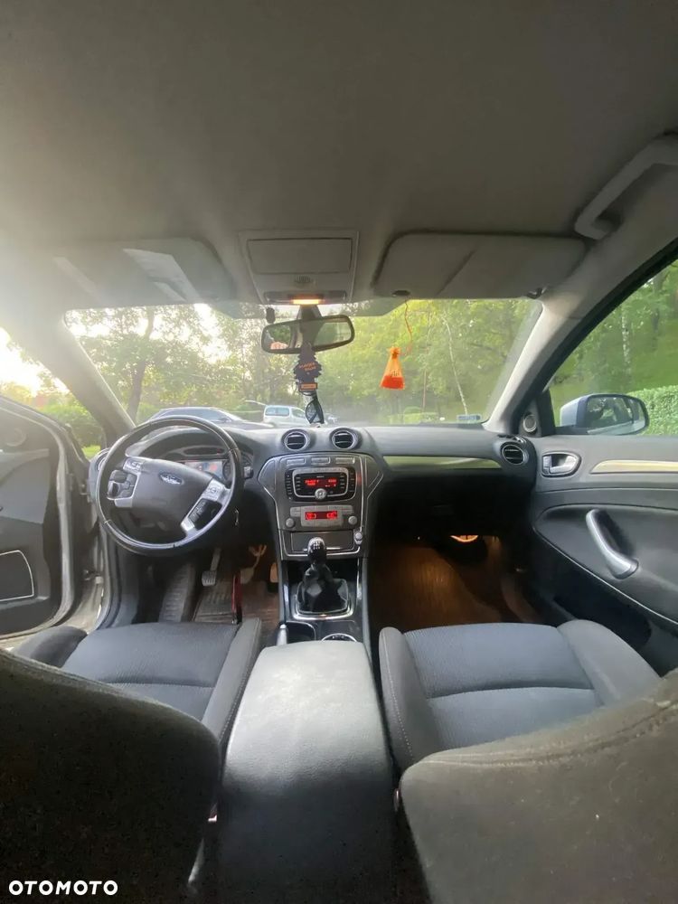 Ford Mondeo 2.0 Ghia - 5