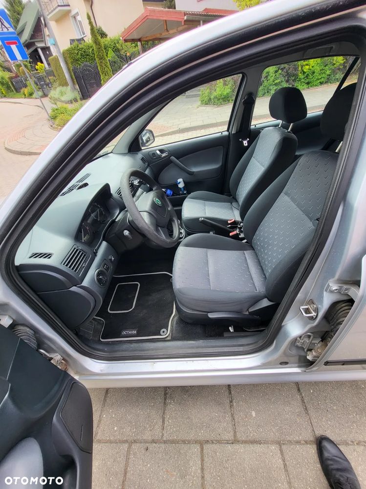 Skoda Octavia 1.6 Tour - 8