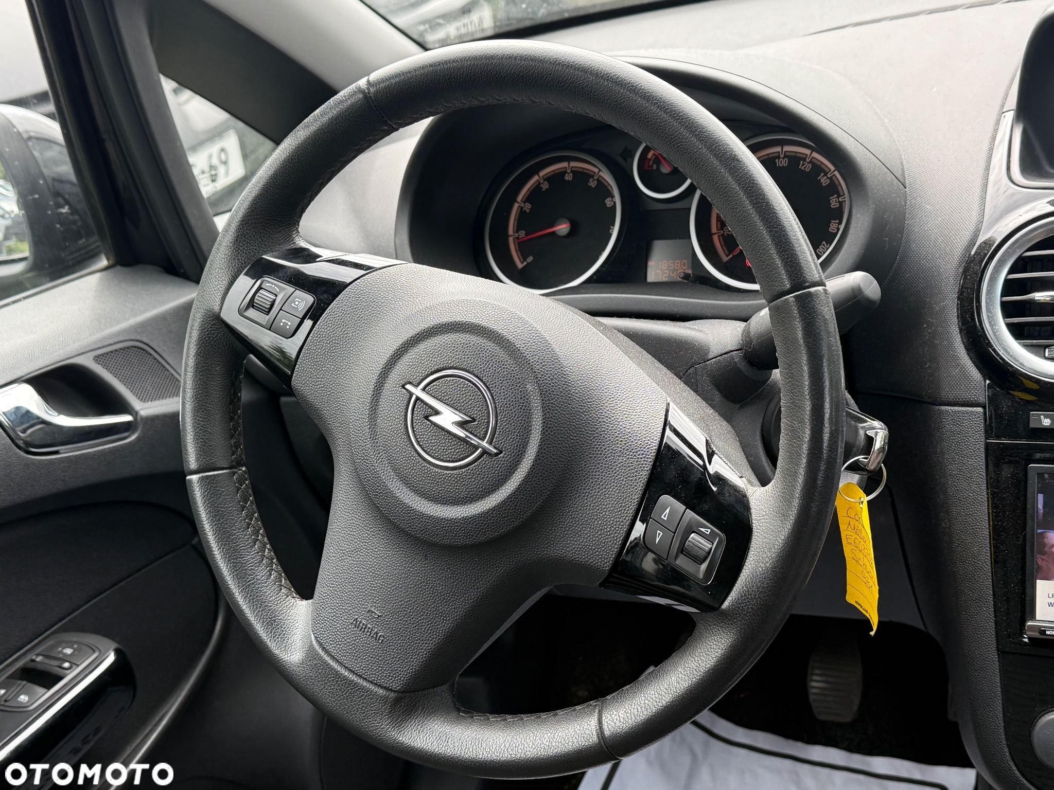 Opel Corsa 1.4 16V Innovation - 20