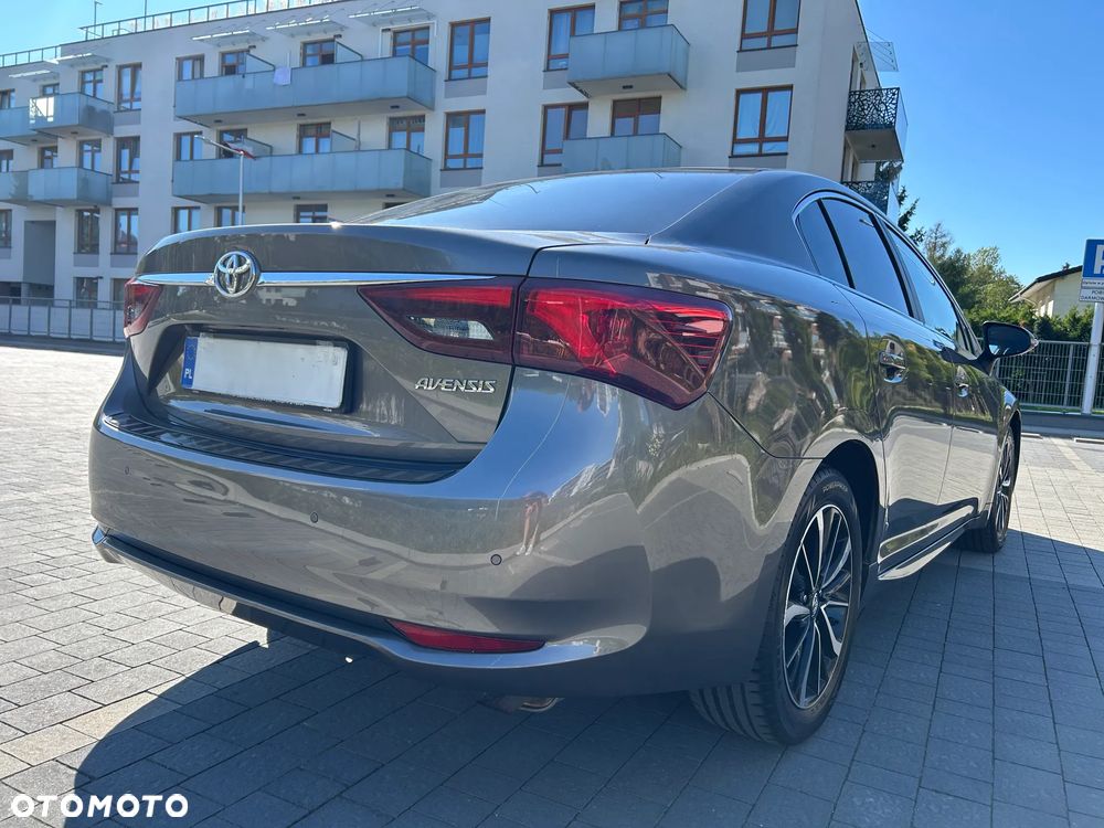 Toyota Avensis 1.8 Premium - 24