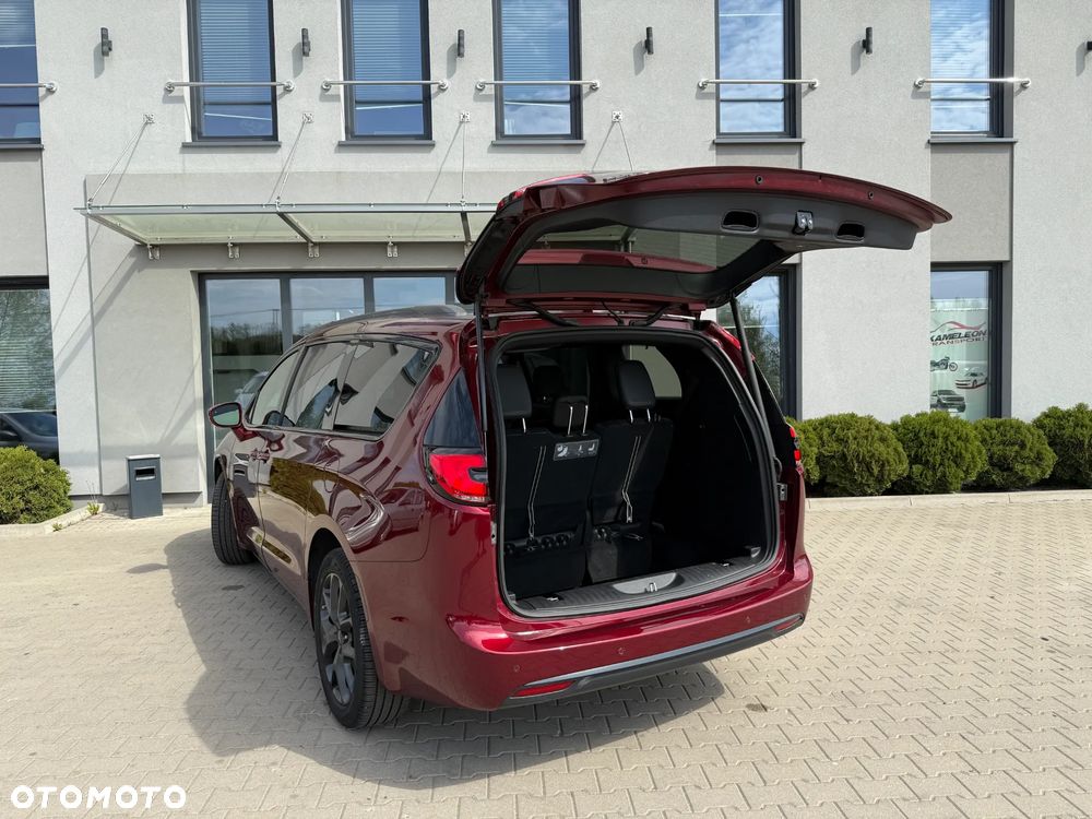 Chrysler Pacifica - 5