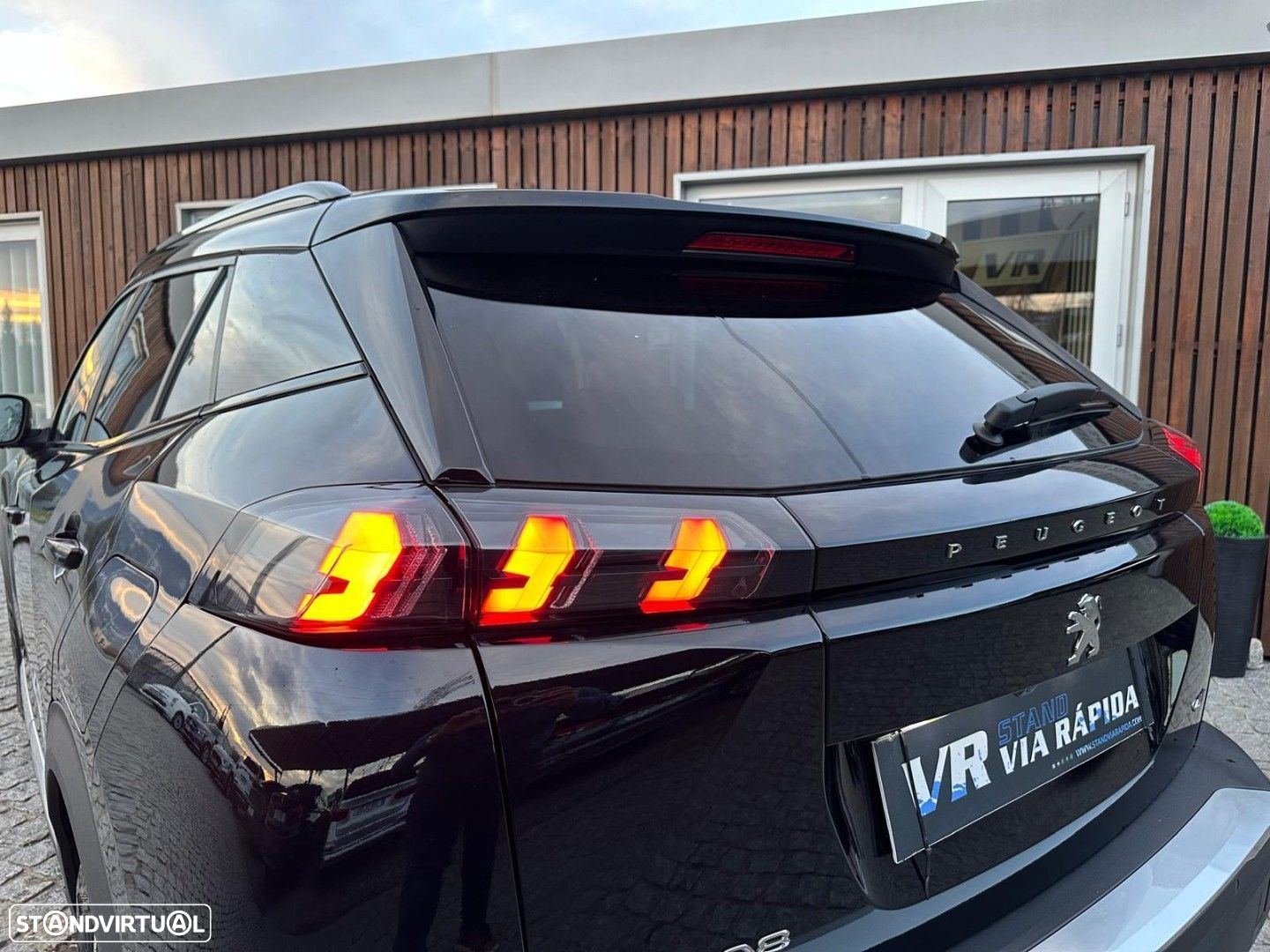 Peugeot 2008 1.2 PureTech GT - 24
