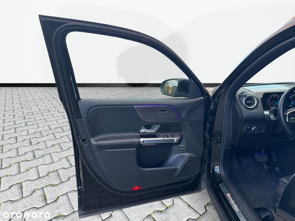 Mercedes-Benz GLB - 11
