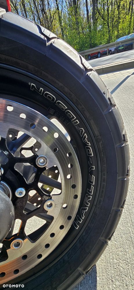 Harley-Davidson Softail Fat Bob - 16