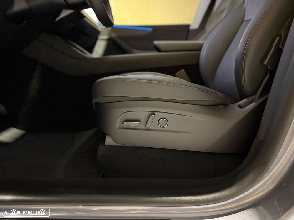 Tesla Model Y Long Range Dual Motor AWD - 8