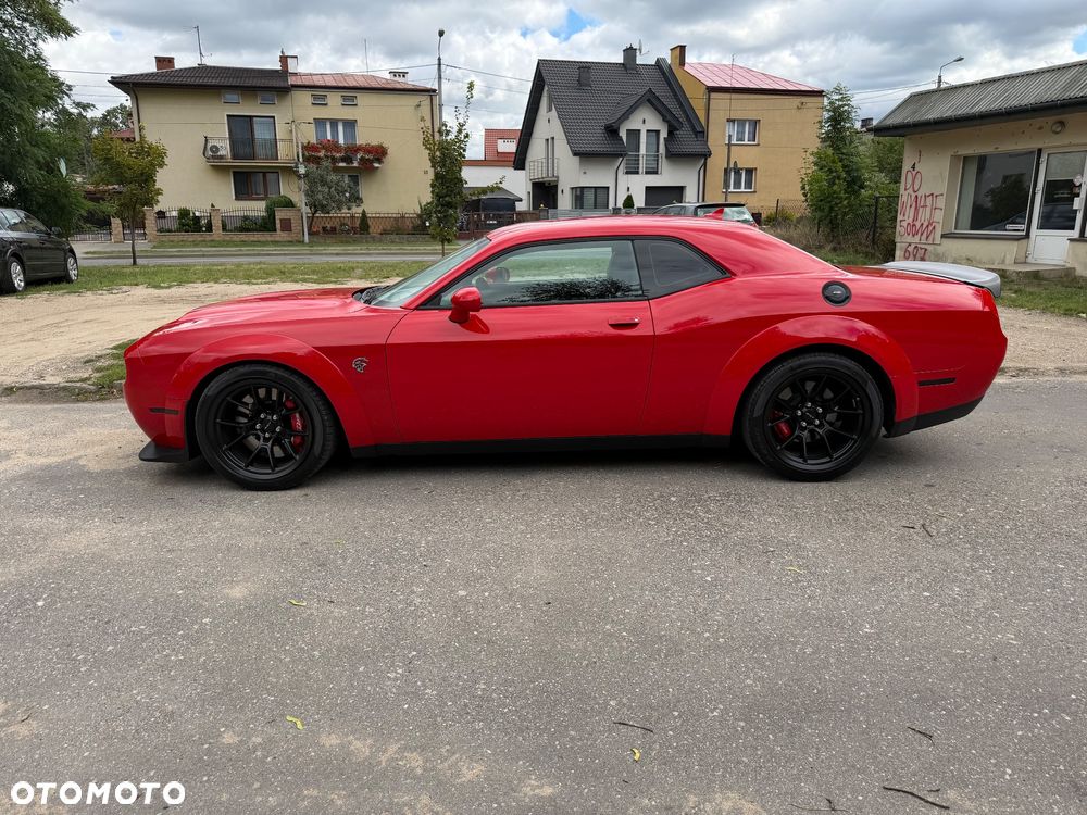 Dodge Challenger - 12