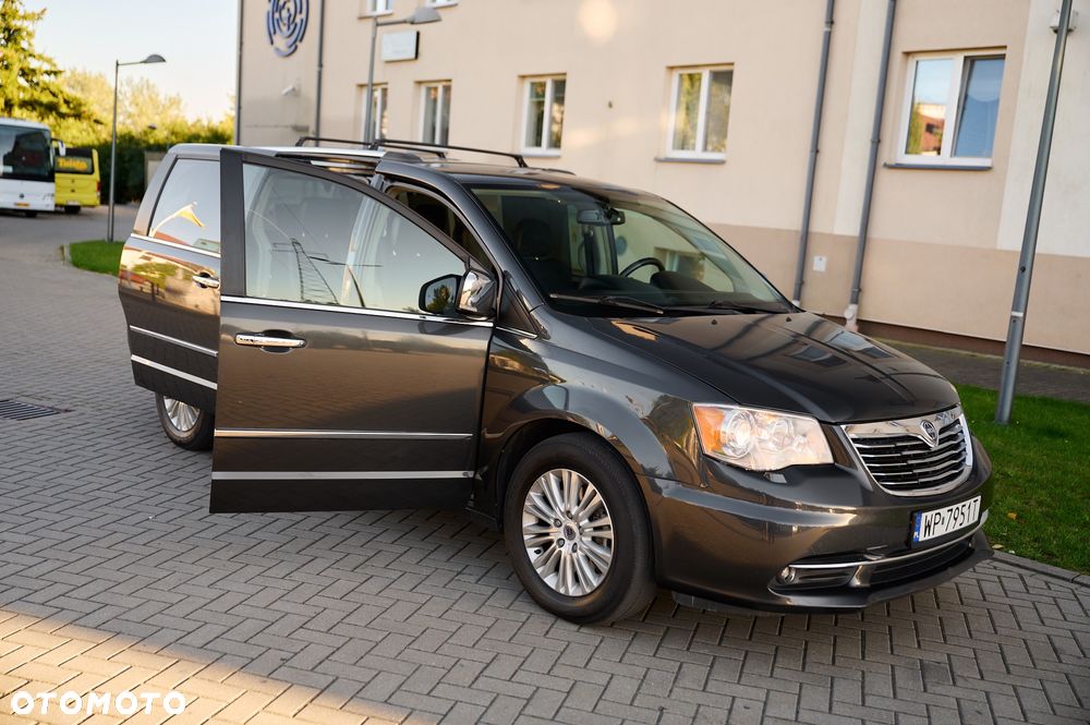 Lancia Voyager - 15