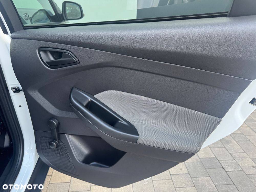 Ford Focus 1.0 EcoBoost Ambiente - 33