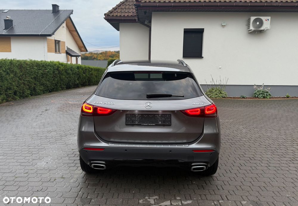 Mercedes-Benz GLA - 4