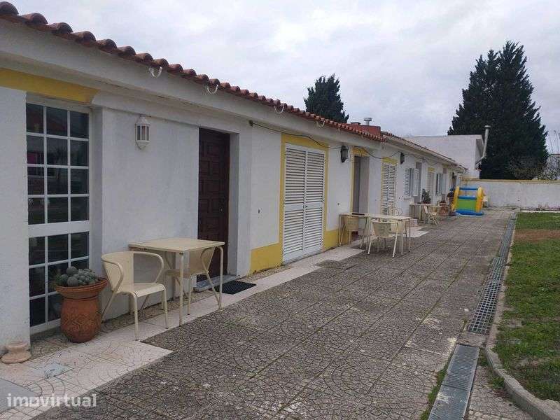 Casa térrea a estrear (T1) para arrendar no Pinhal Novo