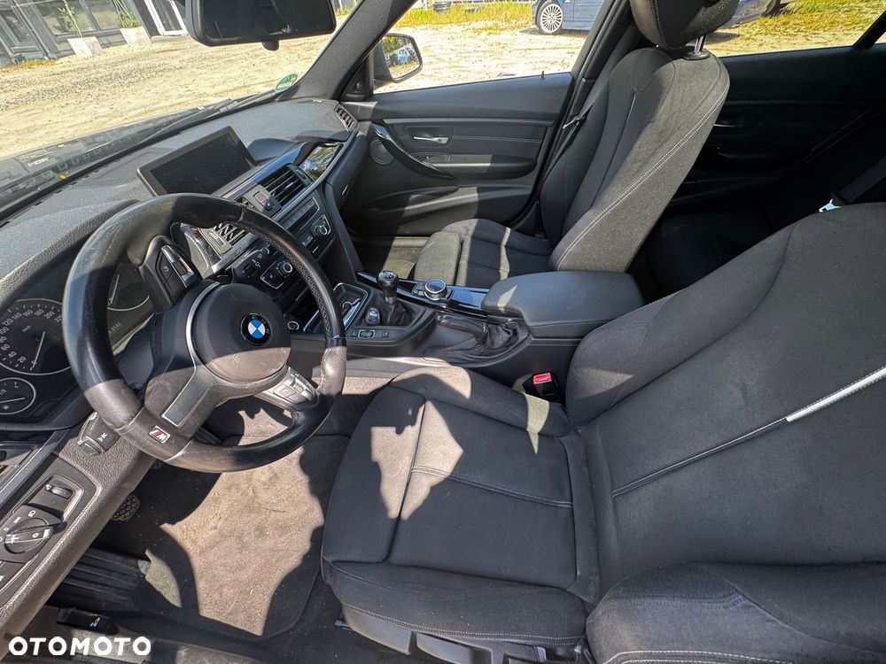 BMW Seria 3 328i Sport Line - 13
